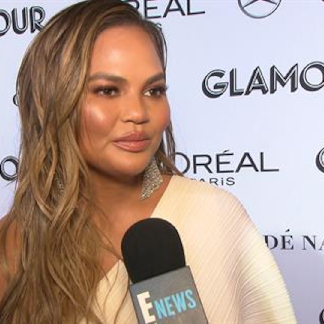 Chrissy Teigen Talks Receiving "Glamour" Influencer Award - E! Online